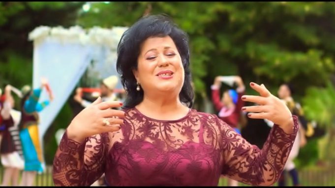 Polifonia shqiptare e Irini Qirjakos dhe këngët e sirenave greke Polifonia shqiptare e Irini Qirjakos dhe këngët e sirenave greke