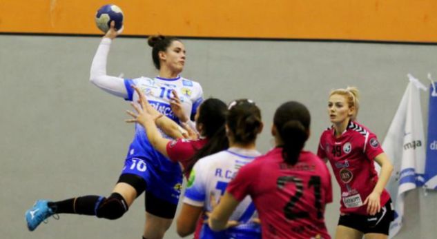 Spanja nuk u lejon simbolet, shikoni se çfarë u bëjnë sportistet kosovare Spanja nuk u lejon simbolet, shikoni se çfarë u bëjnë sportistet kosovare