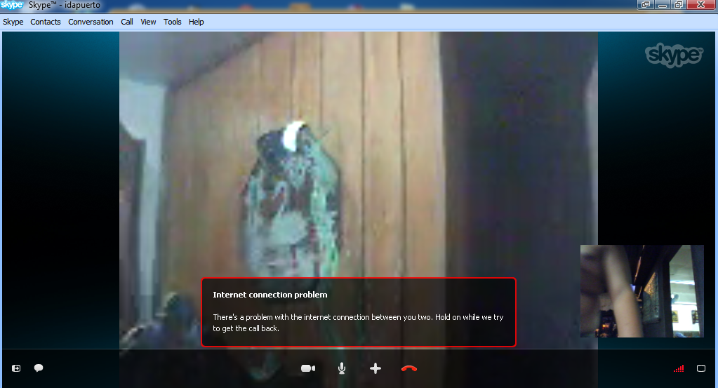 Skype për të burgosurit, 2 588 shqiptarë do të mund të flasin me familjarët Skype për të burgosurit, 2 588 shqiptarë do të mund të flasin me familjarët