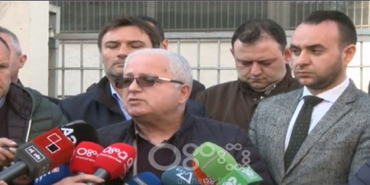 Dorëheqjet e deputetëve një farsë: Janë dorëzuar me fotokoje, pa datë, pa noterizim, 29 me emra të pa lexueshëm, 37 me 2 lloje shkrimi?! Dorëheqjet e deputetëve një farsë: Janë dorëzuar me fotokoje, pa datë, pa noterizim, 29 me emra të pa lexueshëm, 37 me 2 lloje shkrimi?!