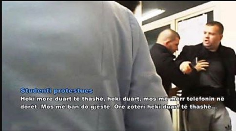 FOTOT/ Kamikazi i PD-së që ka bllokuar Universitetin e Shkodrës dhe prishi takimin e ministres Shahini FOTOT/ Kamikazi i PD-së që ka bllokuar Universitetin e Shkodrës dhe prishi takimin e ministres Shahini