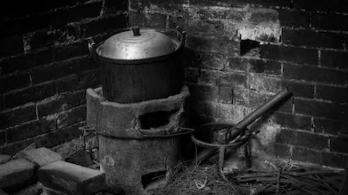 Traditat shqiptare: Miku nuk duhet të hap kapakun e gjellës që zihet!? Traditat shqiptare: Miku nuk duhet të hap kapakun e gjellës që zihet!?