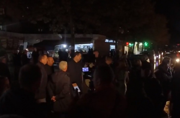 Skenar maqedon?! Militantët, thirrje Bashës: Na prij drejt Kuvendit të enjten! Skenar maqedon?! Militantët, thirrje Bashës: Na prij drejt Kuvendit të enjten!