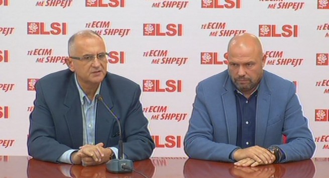 Po fillon pastrimi! “Kërcasin” hekurat për Vasilin dhe Manjanin: 4 ish zyrtarë të Ministrisë së Drejtësisë të arrestuar dhe 8 me “arrest shtëpie” Po fillon pastrimi! “Kërcasin” hekurat për Vasilin dhe Manjanin: 4 ish zyrtarë të Ministrisë së Drejtësisë të arrestuar dhe 8 me “arrest shtëpie”