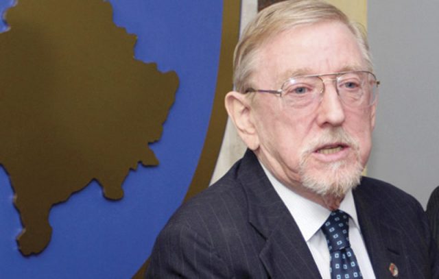 Walker këshillon politikanët e Kosovës që të mos dëgjojnë më ndërkombëtarët, por popullin Walker këshillon politikanët e Kosovës që të mos dëgjojnë më ndërkombëtarët, por popullin