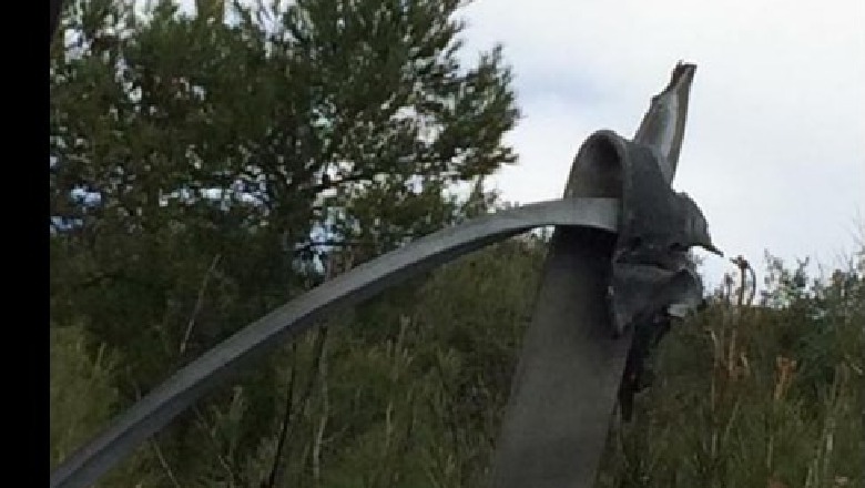 Lidhja e çuditshme mes tri.tolit në shtyllat e tensionit dhe PD-së në opozitë Lidhja e çuditshme mes tri.tolit në shtyllat e tensionit dhe PD-së në opozitë