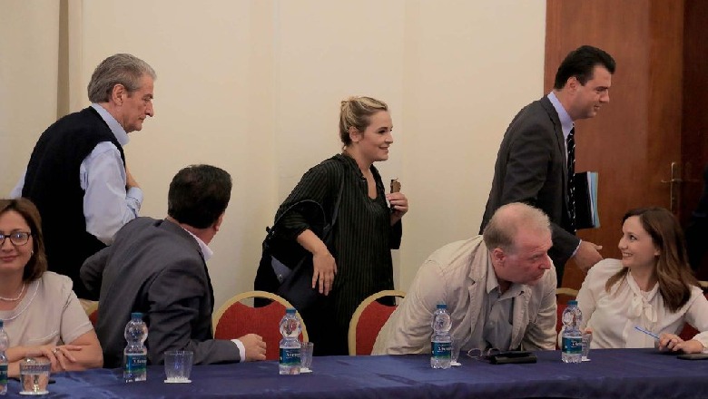 Sa mirë e kanë rregulluar veten pusht-etarët! Lanë mandatin, por ishët e PD-LSI do paguhen edhe për… 3 vjet Sa mirë e kanë rregulluar veten pusht-etarët! Lanë mandatin, por ishët e PD-LSI do paguhen edhe për… 3 vjet