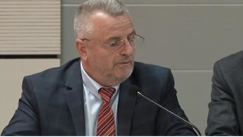 Shoqëroi në komisariat Berishën në vitin 2000! Kush është kryepolici i ri i Shkodrës Shoqëroi në komisariat Berishën në vitin 2000! Kush është kryepolici i ri i Shkodrës