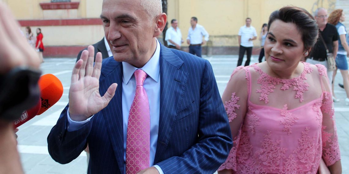 Shkërmoqja e LSI ndez luftën e brendshme, Metës dhe Monës iu kthehet thika nga vetja Shkërmoqja e LSI ndez luftën e brendshme, Metës dhe Monës iu kthehet thika nga vetja