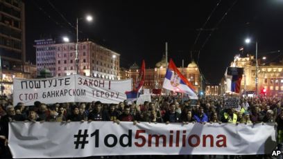 “Rusofobët” gjithçka si në Tiranë, demonstratë dhe në Beograd: Protestuesit serb incident të rënd, hyjnë në ndërtesën e televizionit shtetëror por… “Rusofobët” gjithçka si në Tiranë, demonstratë dhe në Beograd: Protestuesit serb incident të rënd, hyjnë në ndërtesën e televizionit shtetëror por…