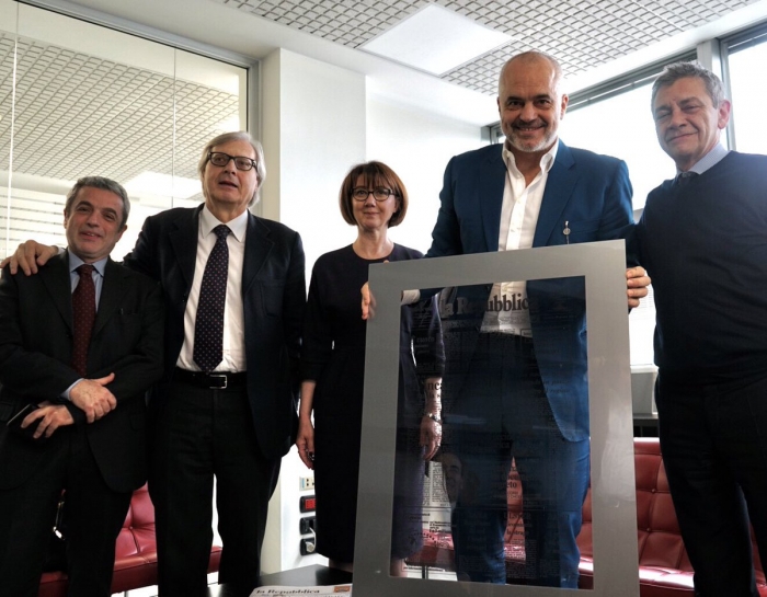 Rama në redaksinë e “La Repubblica”, publikohet fotoja me Vittorio Sgarbin Rama në redaksinë e “La Repubblica”, publikohet fotoja me Vittorio Sgarbin