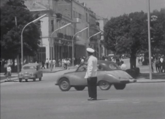 Kur Tirana ngjante si Hawana e Kubës me makina kaq të çuditshme, ja çfarë markash ishin…(Foto) Kur Tirana ngjante si Hawana e Kubës me makina kaq të çuditshme, ja çfarë markash ishin…(Foto)