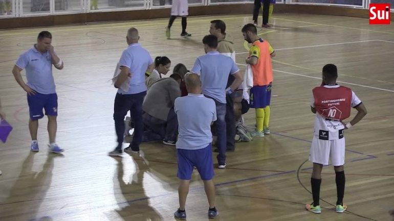 Video/ E rëndë, ndërron jetë në fushë lojtari portugez Video/ E rëndë, ndërron jetë në fushë lojtari portugez