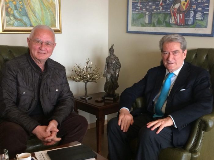 Gazetari i gazetës së diktaturës “Bashkimi”, ish komunisti dhe ish zv. ministri hoxhistë në rolin e demomortjes: U gëzova që nëna ime ka vdekur kur pashë Ramën me gratë në Fier Gazetari i gazetës së diktaturës “Bashkimi”, ish komunisti dhe ish zv. ministri hoxhistë në rolin e demomortjes: U gëzova që nëna ime ka vdekur kur pashë Ramën me gratë në Fier