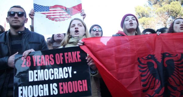 “Stabilo-kraci” para demokracisë! BE po zhgënjen ballkanasit “Stabilo-kraci” para demokracisë! BE po zhgënjen ballkanasit