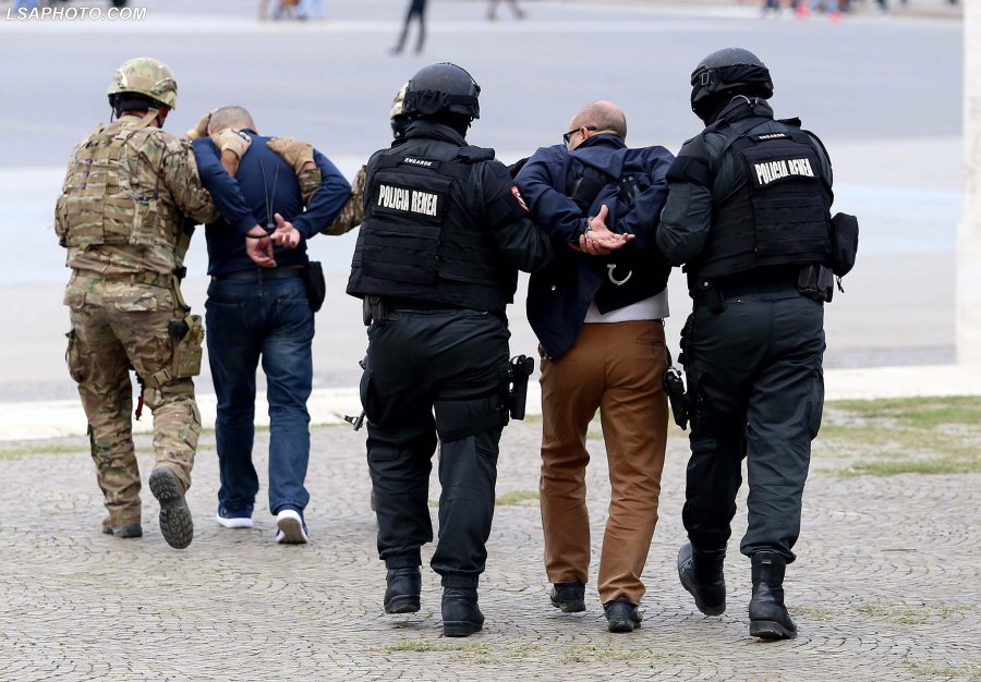 Operacion blic: Zbarkojnë në Shkodër gjithë forcat speciale, arre.stohen dhjetëra “Fajdexhi” Operacion blic: Zbarkojnë në Shkodër gjithë forcat speciale, arre.stohen dhjetëra “Fajdexhi”
