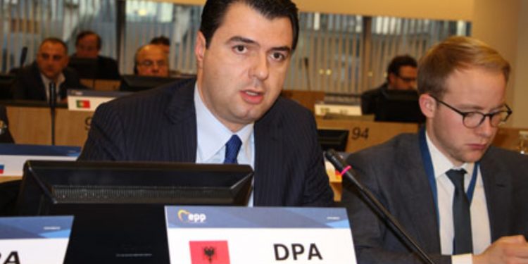 Basha ndëkombëtarëve: Nuk tërhiqemi nga rruga… kundër kësaj qeverie-b.andë e cila po vjedh dhe d.hunon njerëzit! Basha ndëkombëtarëve: Nuk tërhiqemi nga rruga… kundër kësaj qeverie-b.andë e cila po vjedh dhe d.hunon njerëzit!