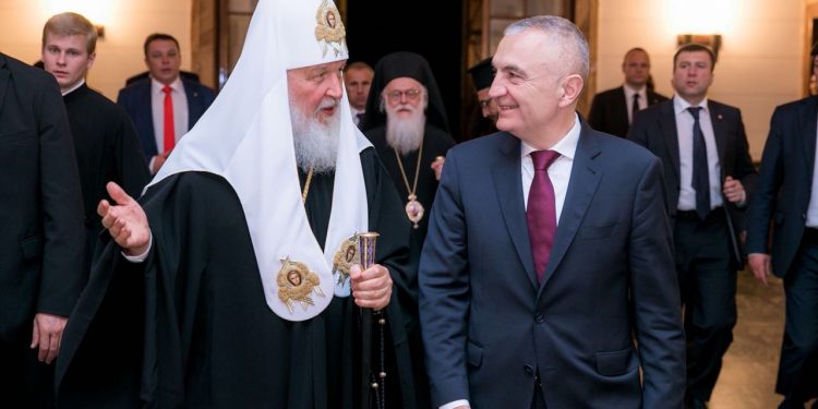 Presidenti hyn në luftë me SHBA-BE: Moska sytë te Ilir Meta për destabilizimin e Shqipërisë!