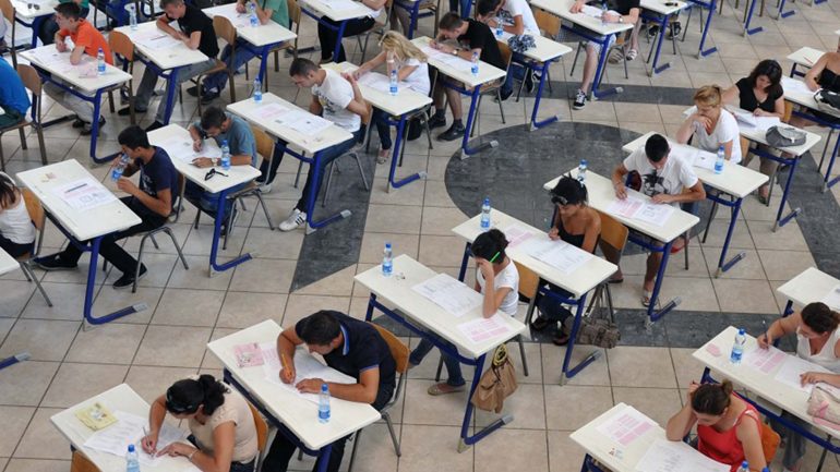 Shqiptarët, populli më i “paditur” në gjuhën angleze! Krahasimi qesharak, me ato që kanë qenë koloni ose kanë gjuhë të ngjashme Shqiptarët, populli më i “paditur” në gjuhën angleze! Krahasimi qesharak, me ato që kanë qenë koloni ose kanë gjuhë të ngjashme