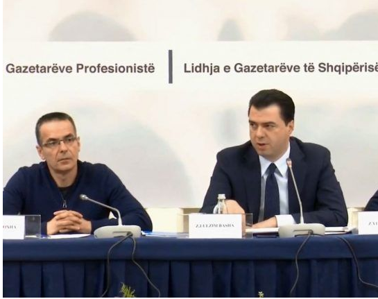 Pse ish sigurimsit qëndrojnë gjithmonë në krah të djathtë Pse ish sigurimsit qëndrojnë gjithmonë në krah të djathtë