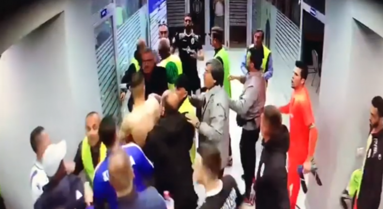 Ja video e plotë e sherrit të lojtarit të Tiranës Ngoo me Presidentin e klubit të Laçit Pashk Laskën Ja video e plotë e sherrit të lojtarit të Tiranës Ngoo me Presidentin e klubit të Laçit Pashk Laskën