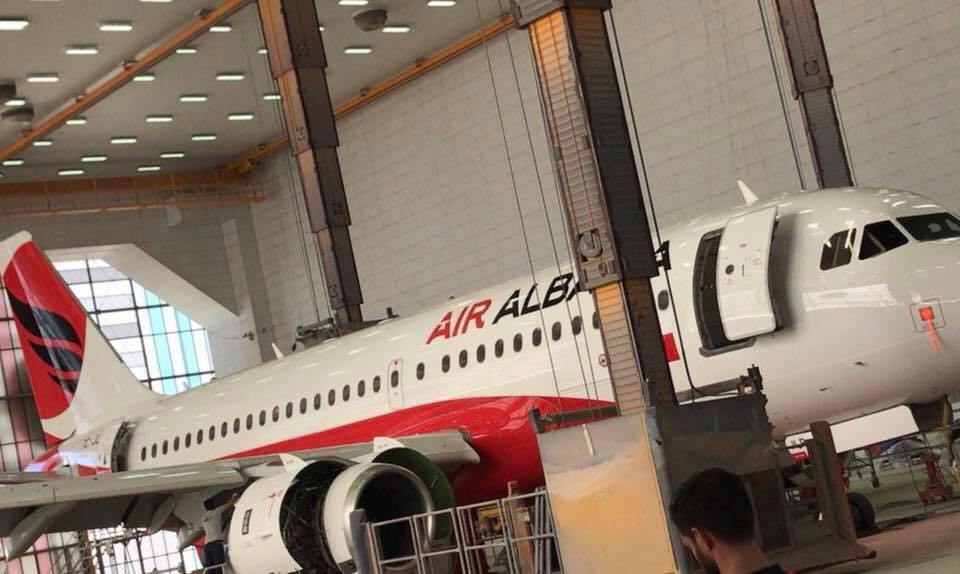 VIDEO/ Kur komikët e Lulit, Shehaj dhe Hasa deklaronin se “Air Albania” ka dështuar: Nuk është krijuar kurrë, ishte një shfaqje! VIDEO/ Kur komikët e Lulit, Shehaj dhe Hasa deklaronin se “Air Albania” ka dështuar: Nuk është krijuar kurrë, ishte një shfaqje!