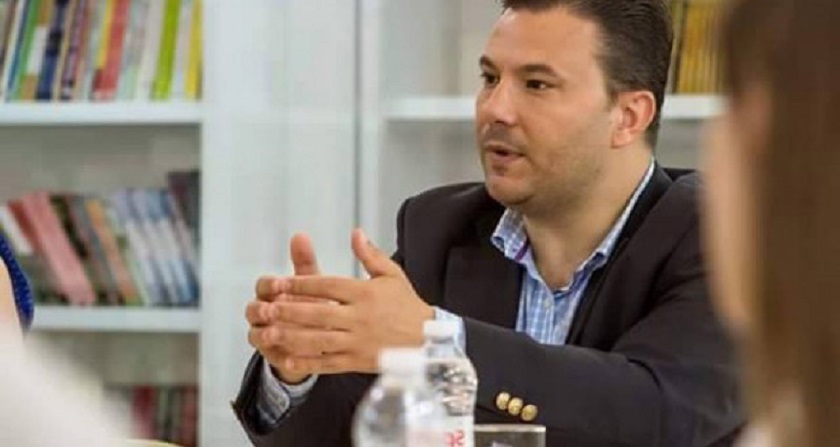 Arian Galdini: Sqarim për të gjithë ata që duan ose Ushtarë ose Tradhëtarë Arian Galdini: Sqarim për të gjithë ata që duan ose Ushtarë ose Tradhëtarë