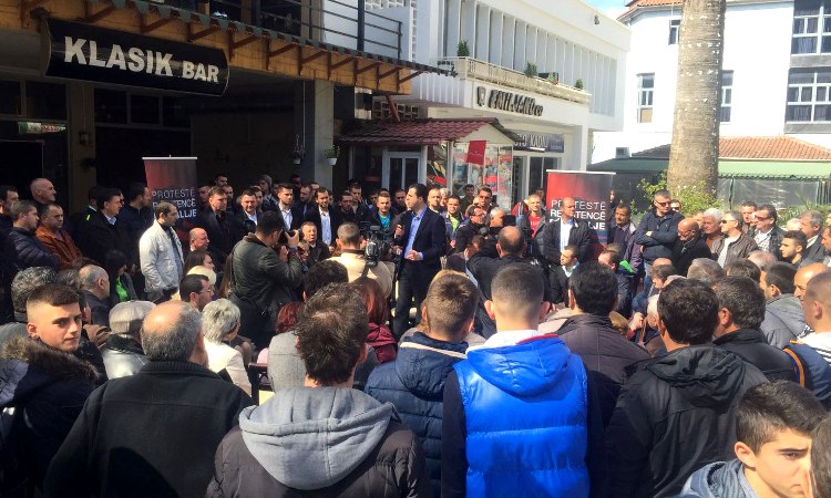 A është tallje fyese kjo që bënë Basha?! I akuzuar për miliona euro të vjedhura: Nuk do ketë falje për ata që kanë grabitur paratë tuaja! A është tallje fyese kjo që bënë Basha?! I akuzuar për miliona euro të vjedhura: Nuk do ketë falje për ata që kanë grabitur paratë tuaja!