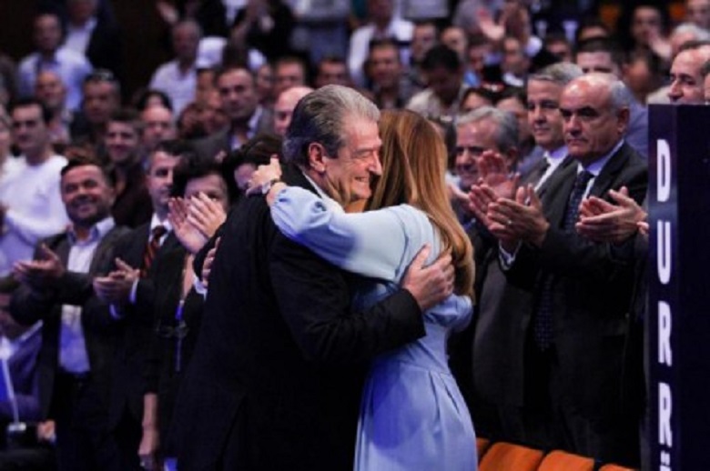 Femrat e Sali Berishës: “Me Kanun, në Malësi femra nuk sulmohet, por pushteti të degradon ku mos kesh as din dhe as iman” Femrat e Sali Berishës: “Me Kanun, në Malësi femra nuk sulmohet, por pushteti të degradon ku mos kesh as din dhe as iman”