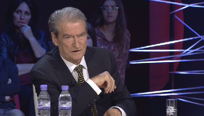 “Kazani po zien, tepsia po kërcet”! Vjen goditja e fortë për PD: Demokristianët marrin vendimin e rëndësishëm! “Kazani po zien, tepsia po kërcet”! Vjen goditja e fortë për PD: Demokristianët marrin vendimin e rëndësishëm!