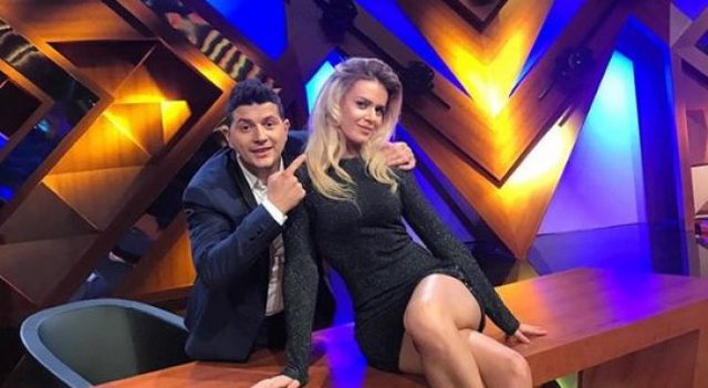 Kejvina Kthella sherr me moderatorin Ermal Mamaqi, largohet në mes të emisionit Kejvina Kthella sherr me moderatorin Ermal Mamaqi, largohet në mes të emisionit