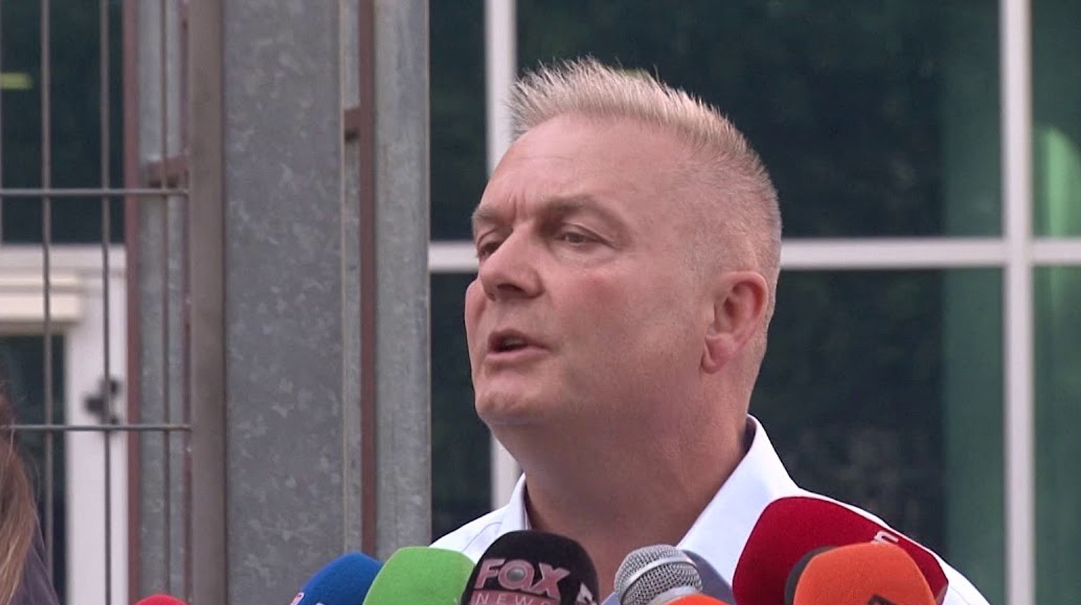 “Me kostum sportiv dhe e përshëndeti” pastaj e qëlloi avokatin e Shullazit: Ja arsyeja pse kamerat nuk e fiksuan!