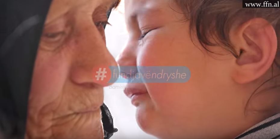 Trishtim! Prindërit u aksidentuan të dielen, 4 vajza e mitura në mëshirë të fatit! Trishtim! Prindërit u aksidentuan të dielen, 4 vajza e mitura në mëshirë të fatit!