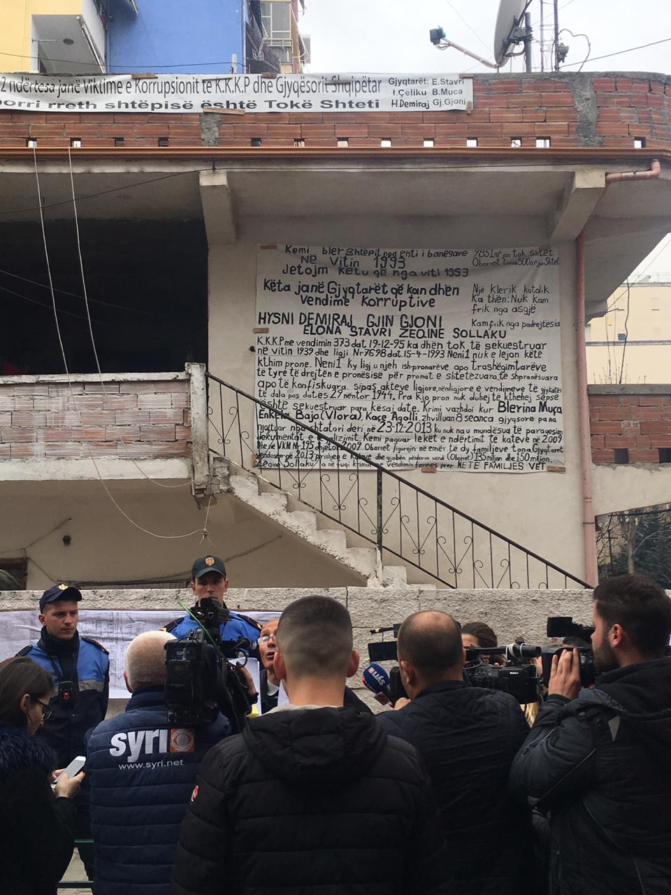 Konflikti i banorëve tek “Petro Nini”, reagon Rama: Pamjet e trishtueshme, por kazani i përzieu gjërat pa lidhje Konflikti i banorëve tek “Petro Nini”, reagon Rama: Pamjet e trishtueshme, por kazani i përzieu gjërat pa lidhje