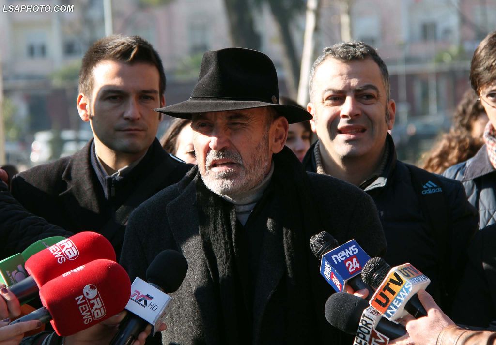 Fatos Lubonja i “rrëshkitur” nga urrejtja patologjike: Faik Konica ka folur për Ramën, si tiran, vagabond e aventurier i dehur me ambicie, kurse Luli… i 21 janarit, i milionave të grabitura …është i mirë Fatos Lubonja i “rrëshkitur” nga urrejtja patologjike: Faik Konica ka folur për Ramën, si tiran, vagabond e aventurier i dehur me ambicie, kurse Luli… i 21 janarit, i milionave të grabitura …është i mirë