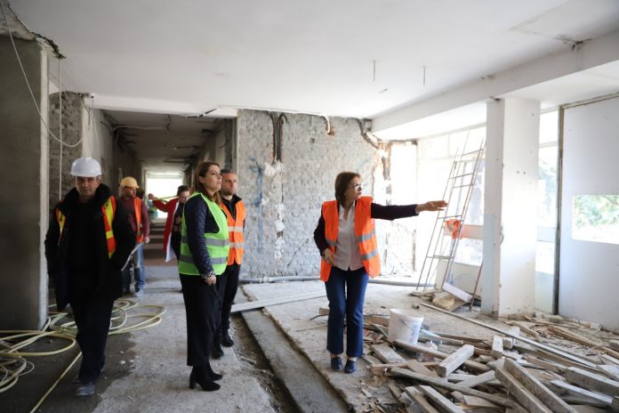 Manastirliu inspekton poliklinikën e Lushnjes: Shërbime cilësore afër vendbanimit Manastirliu inspekton poliklinikën e Lushnjes: Shërbime cilësore afër vendbanimit