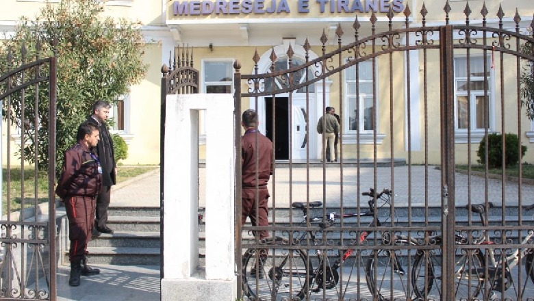 “Këtu vidhet edhe Zoti, jo më njeriu!” “Këtu vidhet edhe Zoti, jo më njeriu!”