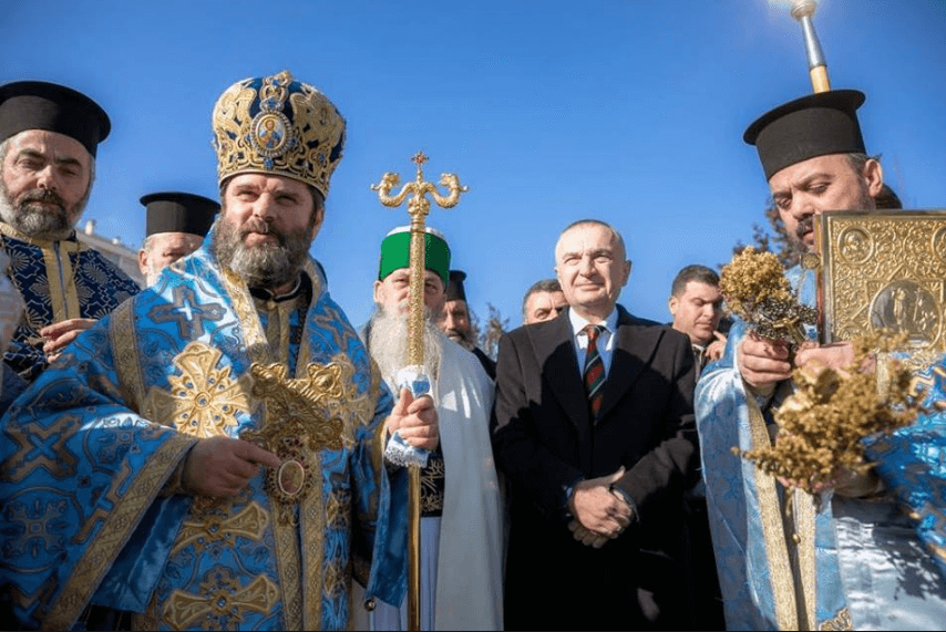 “Kryqi i artë grek” Ilir Meta, lut Zotin të bekoi Greqinë dhe miqësinë e saj me Shqipërinë “Kryqi i artë grek” Ilir Meta, lut Zotin të bekoi Greqinë dhe miqësinë e saj me Shqipërinë