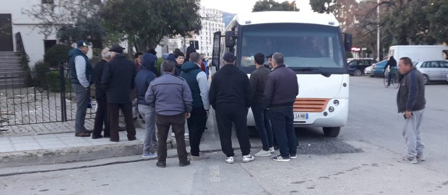 VIDEO/ Qytetari flet hapur para nisjes në mitingun e Tiranës: Po lekt i marrim mo, krejt lekt, krejt qto…! VIDEO/ Qytetari flet hapur para nisjes në mitingun e Tiranës: Po lekt i marrim mo, krejt lekt, krejt qto…!