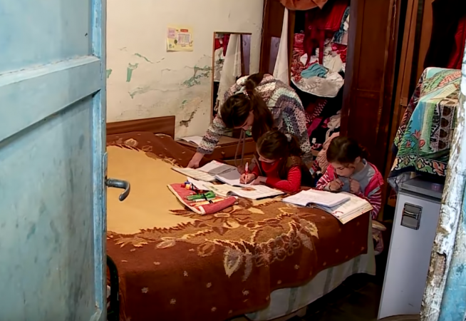 S’kanë festuar kurrë ditëlindjen, dëshirat e motrave të përlotin (Video) S’kanë festuar kurrë ditëlindjen, dëshirat e motrave të përlotin (Video)