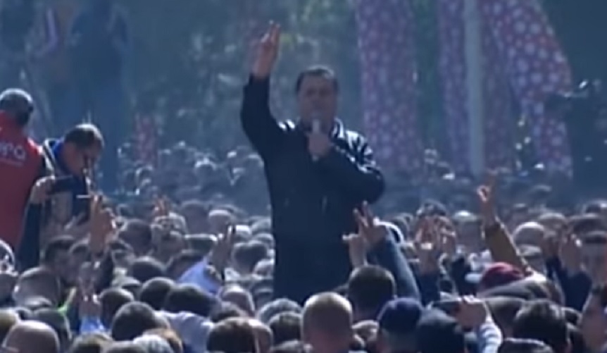 VIDEO/ Sindroma “SHQUP” (zëri i ngjirur) i paska prek të gjithë, ja si e turpëroi partinë Flamur Noka sot VIDEO/ Sindroma “SHQUP” (zëri i ngjirur) i paska prek të gjithë, ja si e turpëroi partinë Flamur Noka sot