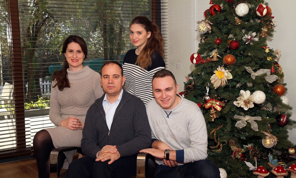 FAKSIMILE/ Pas familjes Basha, edhe djali i Bujarit Nishanit heq dorë nga shtetësia shqiptare FAKSIMILE/ Pas familjes Basha, edhe djali i Bujarit Nishanit heq dorë nga shtetësia shqiptare