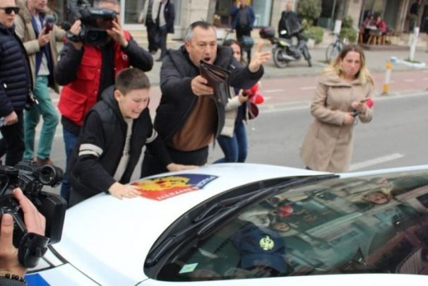 Vijon konflikti te “Petro Nini”, palët iu drejtohen institucioneve Vijon konflikti te “Petro Nini”, palët iu drejtohen institucioneve