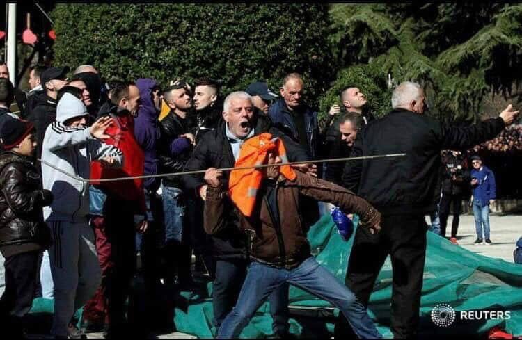 “Rrëzimi i qeverive socialiste është pasion i vjetër në PD” “Rrëzimi i qeverive socialiste është pasion i vjetër në PD”