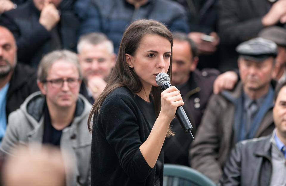 PS: Me largimin e opozitarëve të “rrugës” mbyllim të gjitha ligjet e reformës dhe s’ka më pengesa për luftën antikorrupsion! PS: Me largimin e opozitarëve të “rrugës” mbyllim të gjitha ligjet e reformës dhe s’ka më pengesa për luftën antikorrupsion!