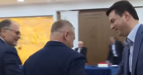 Lulzim vrapo se po të pret Koço! Ja thirrja e tij: Ftoj PD-në t’i bashkohet ZGJIDHJE-s Lulzim vrapo se po të pret Koço! Ja thirrja e tij: Ftoj PD-në t’i bashkohet ZGJIDHJE-s