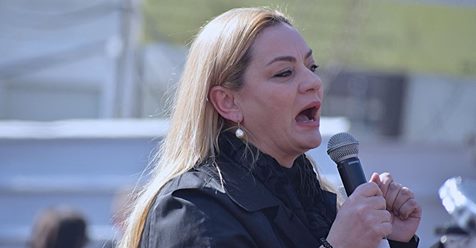 Albana e Bije Vokshit, nënës së dytë të Enver Hoxhës mohon pagesën si “demokrate” për protestuesin bojaxhi! Albana e Bije Vokshit, nënës së dytë të Enver Hoxhës mohon pagesën si “demokrate” për protestuesin bojaxhi!