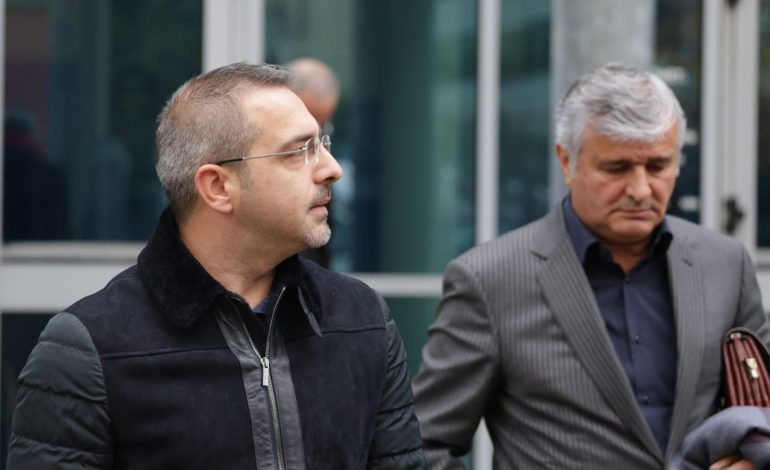 Shtyhet pa arsye seanca për Tahirin, avokati: Nëse do vazhdojë kështu, do të kërkojmë gjykim të shkurtuar Shtyhet pa arsye seanca për Tahirin, avokati: Nëse do vazhdojë kështu, do të kërkojmë gjykim të shkurtuar