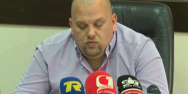 “Fajdexhiu” ish drejtor i LSI-së në pranga, kërcënimet për debitorët: O borxhin dhe interesat ose pronën! “Fajdexhiu” ish drejtor i LSI-së në pranga, kërcënimet për debitorët: O borxhin dhe interesat ose pronën!