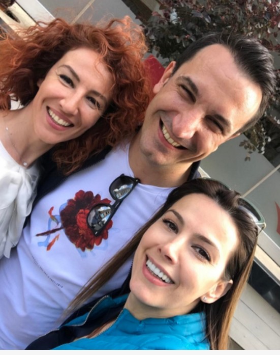 FOTOT/ Edhe Missi shqiptar në shesh për të mbështetur Veliaj FOTOT/ Edhe Missi shqiptar në shesh për të mbështetur Veliaj